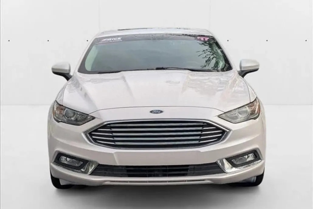 2017 Ford Fusion SE photo 1