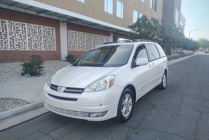2004 Toyota Sienna XLE Limited photo 1