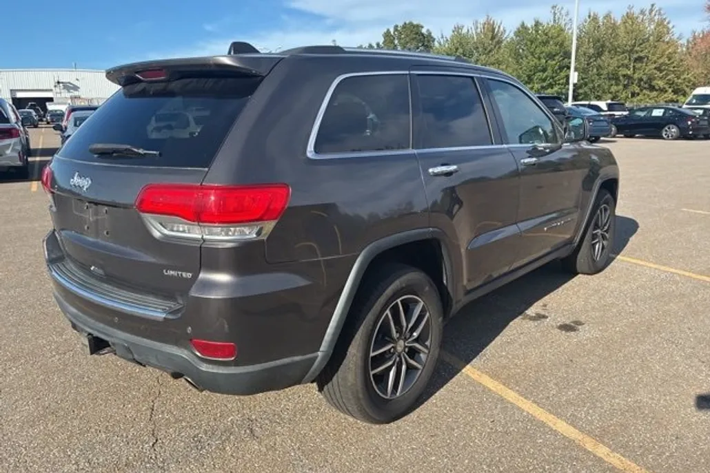 2017 Jeep Grand Cherokee Limited photo 1