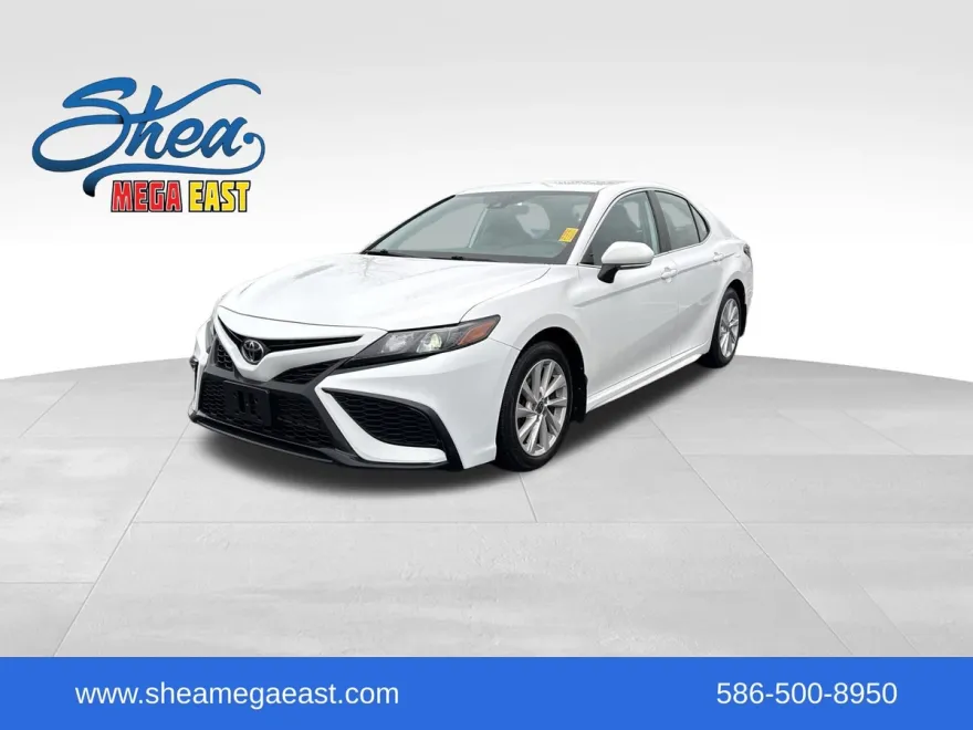 2022 Toyota Camry SE photo 1