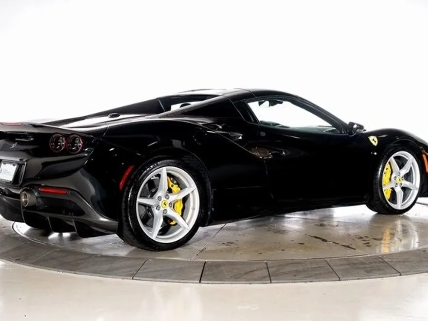 2022 Ferrari F8 Spider photo 1