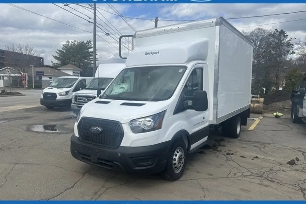 2024 Ford Transit Cutaway photo 1