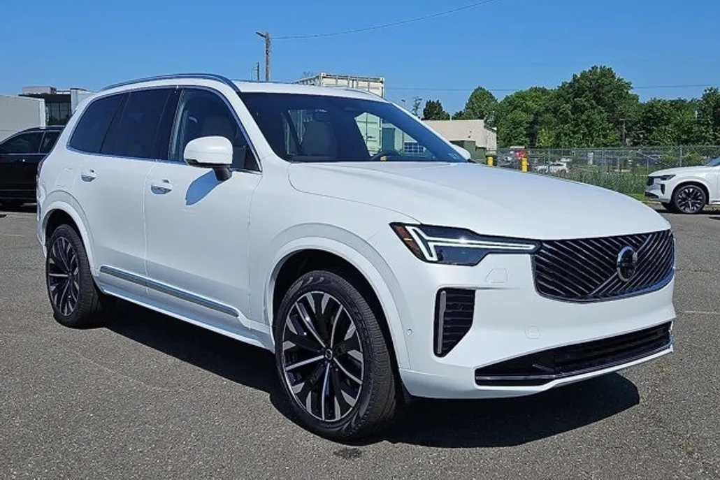 2026 Volvo XC90 AWD Plus photo 1