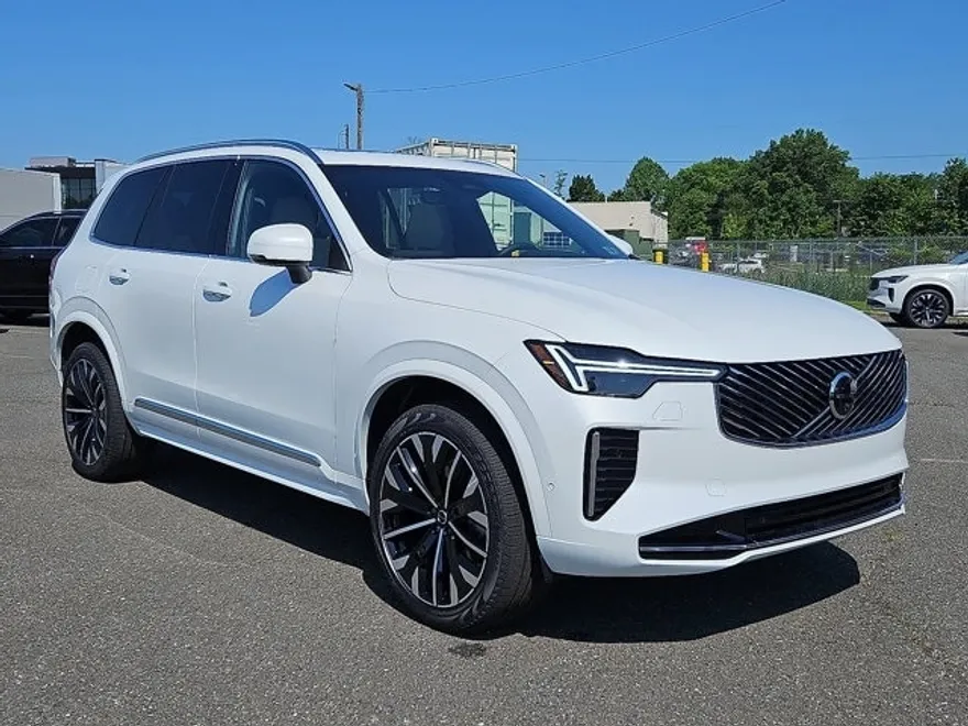 2026 Volvo XC90 AWD Plus photo 1