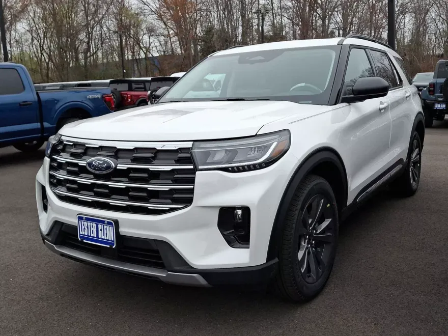 2025 Ford Explorer photo 1