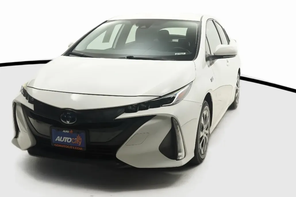 2021 Toyota Prius Prime LE photo 1