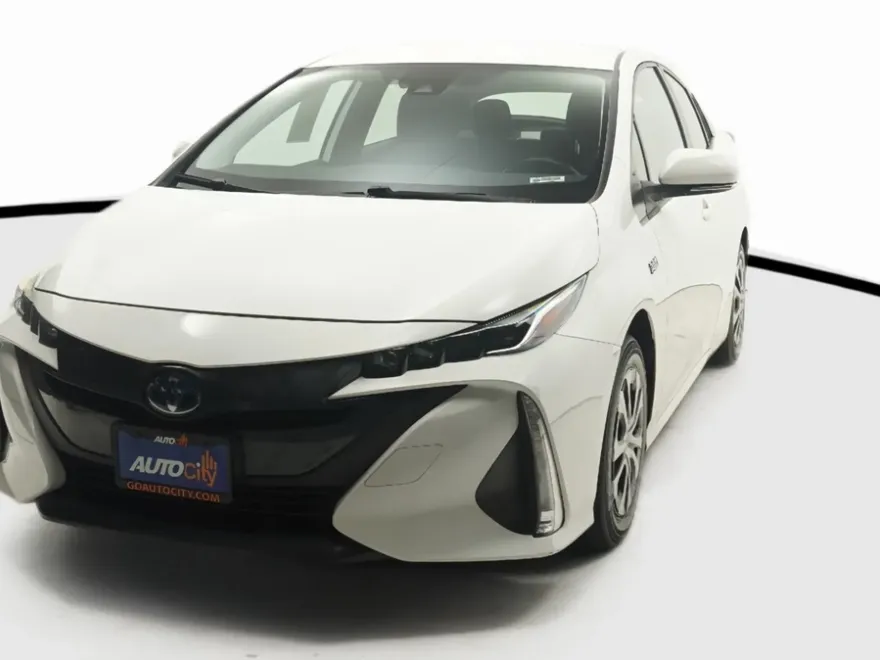 2021 Toyota Prius Prime LE photo 1