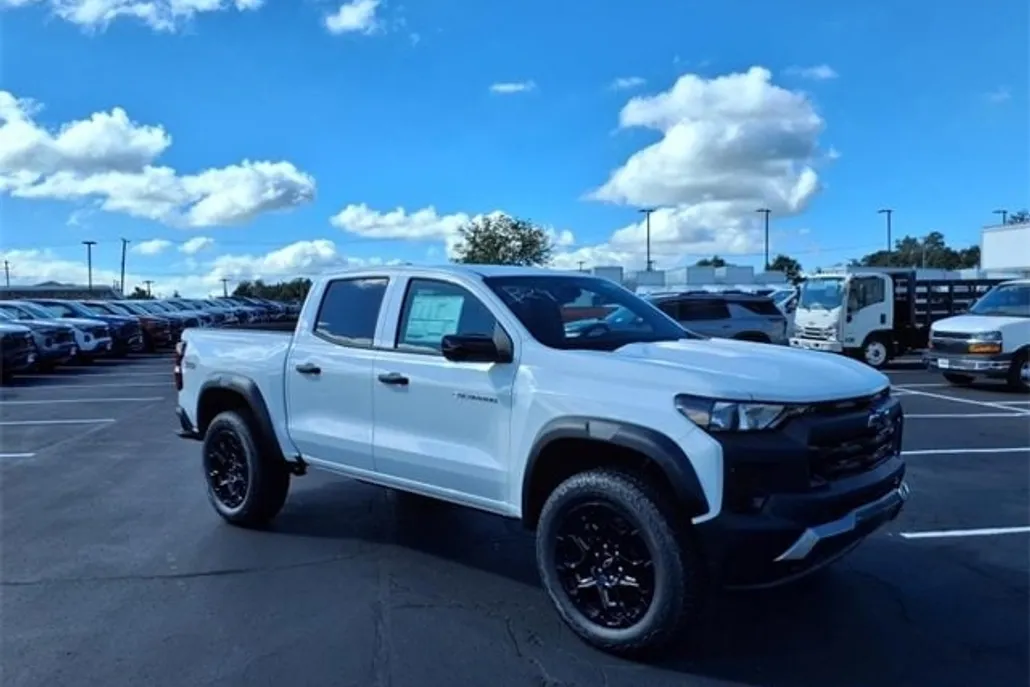 2026 Chevrolet Colorado Trail Boss photo 1