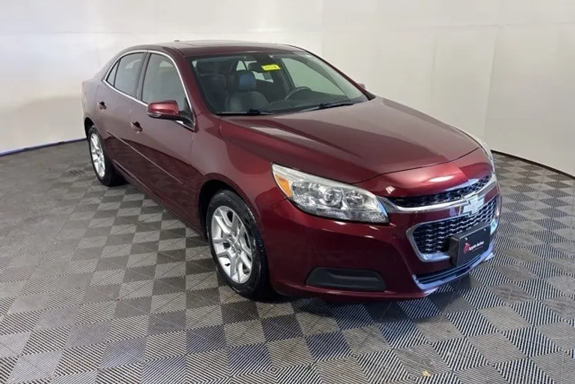 2015 Chevrolet Malibu 1LT photo 1