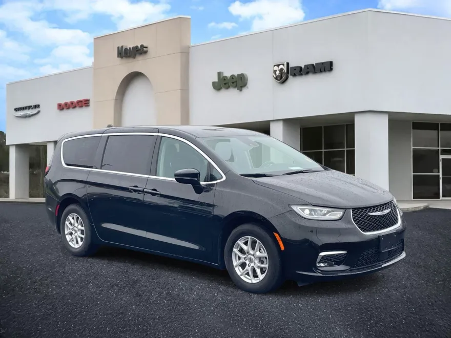 2024 Chrysler Pacifica Touring L photo 1