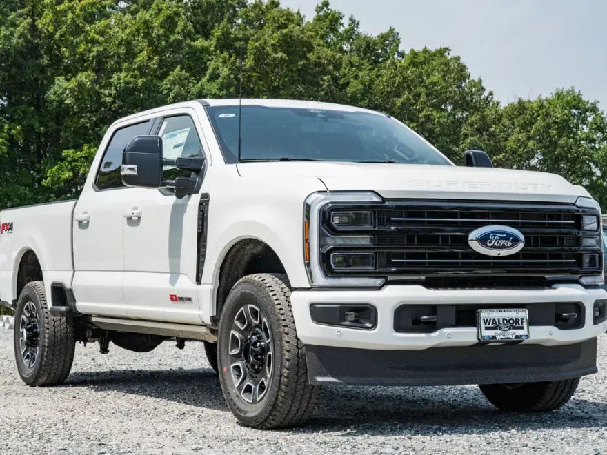 2025 Ford F-250 Platinum photo 1