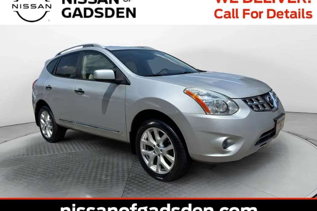 2011 Nissan Rogue SV photo 1