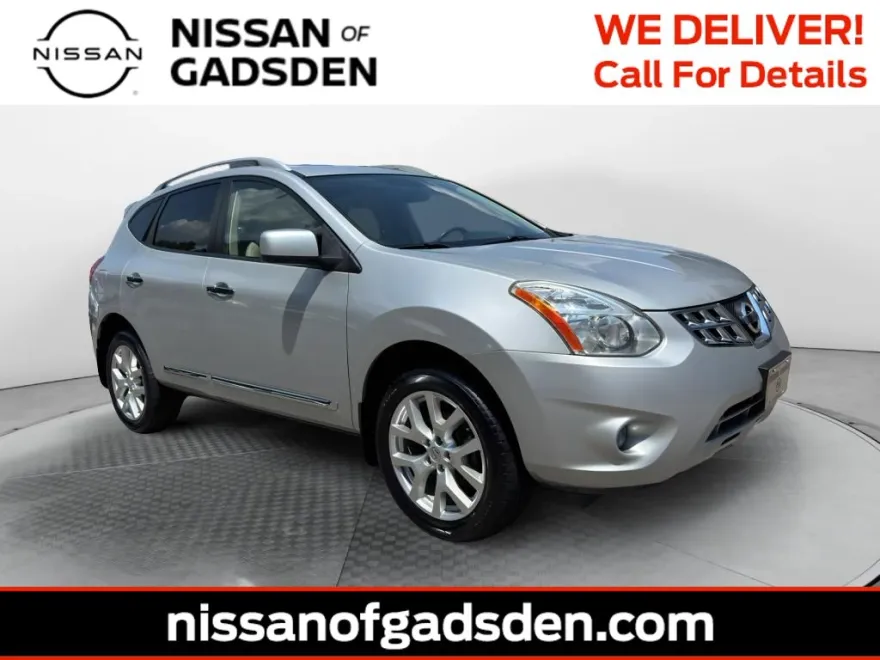 2011 Nissan Rogue SV photo 1