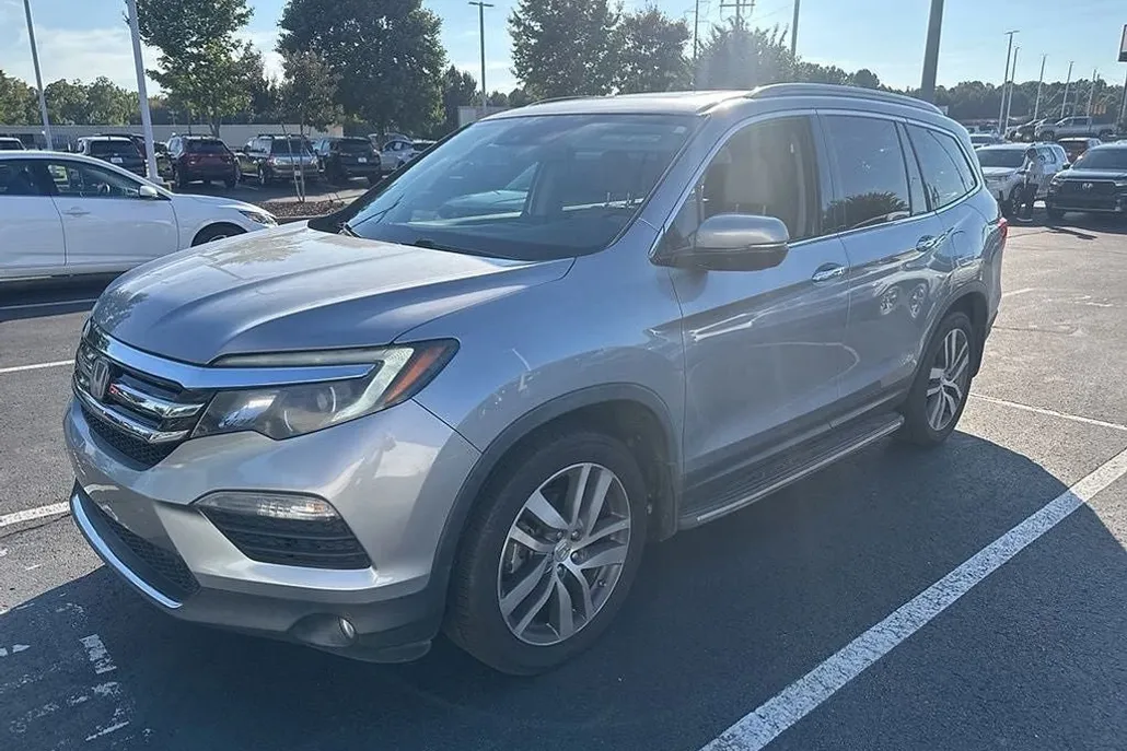 2018 Honda Pilot Touring photo 1