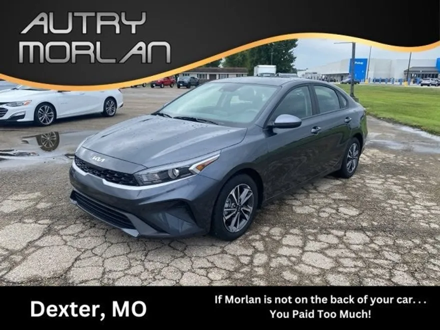 2024 Kia Forte LXS photo 1