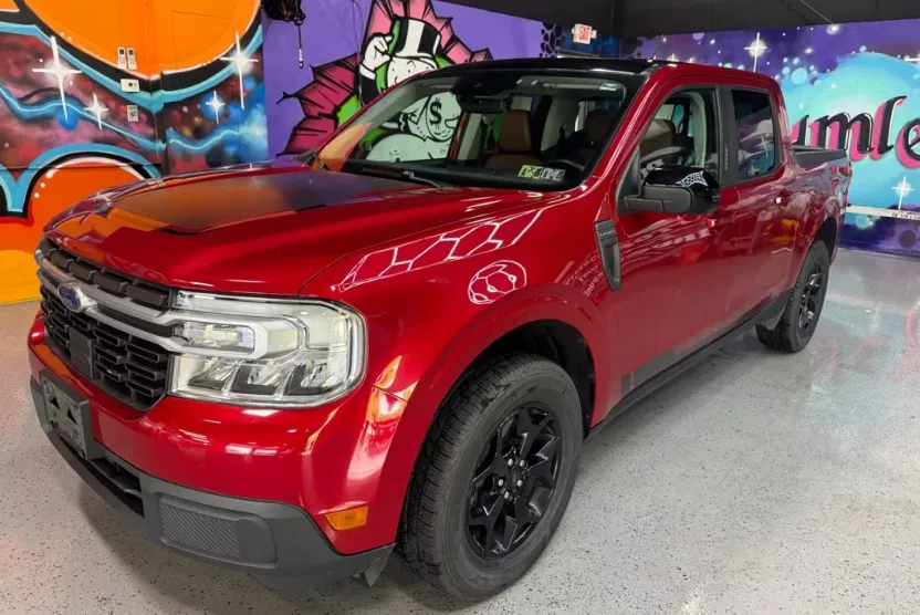 2022 Ford Maverick Lariat photo 1
