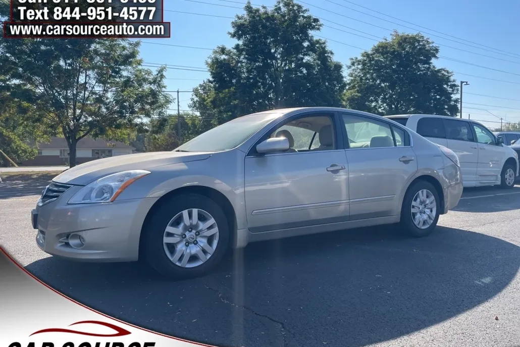 2010 Nissan Altima 2.5 S photo 1