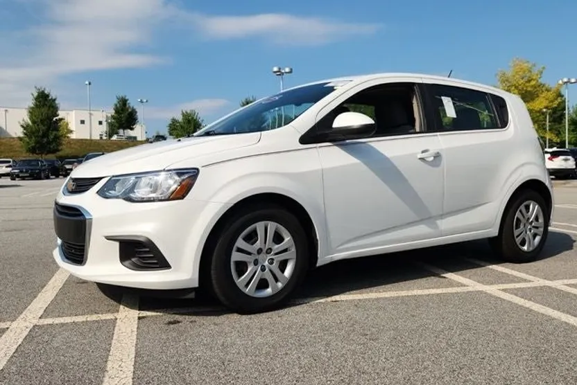 2020 Chevrolet Sonic LT photo 1
