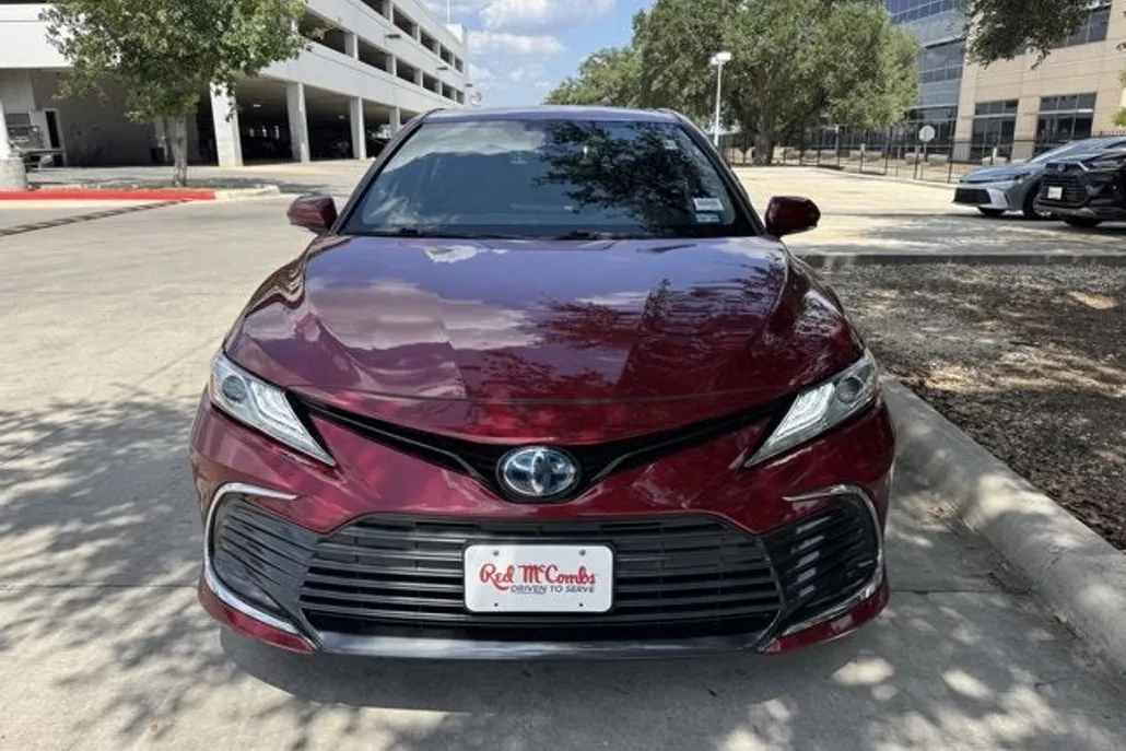 2022 Toyota Camry Hybrid XLE photo 1