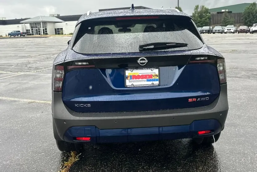 2025 Nissan Kicks SR photo 1