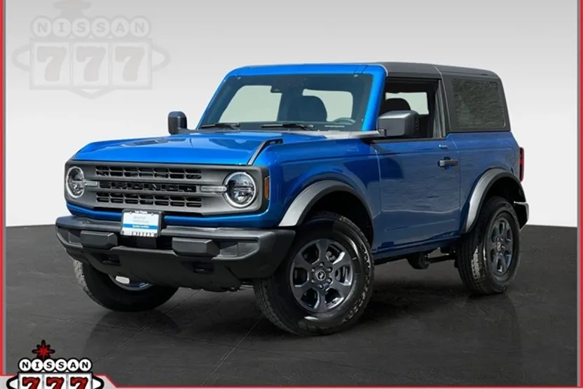 2023 Ford Bronco Base photo 1