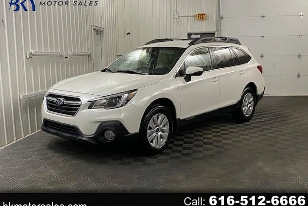 2018 Subaru Outback 2.5i Premium photo 1