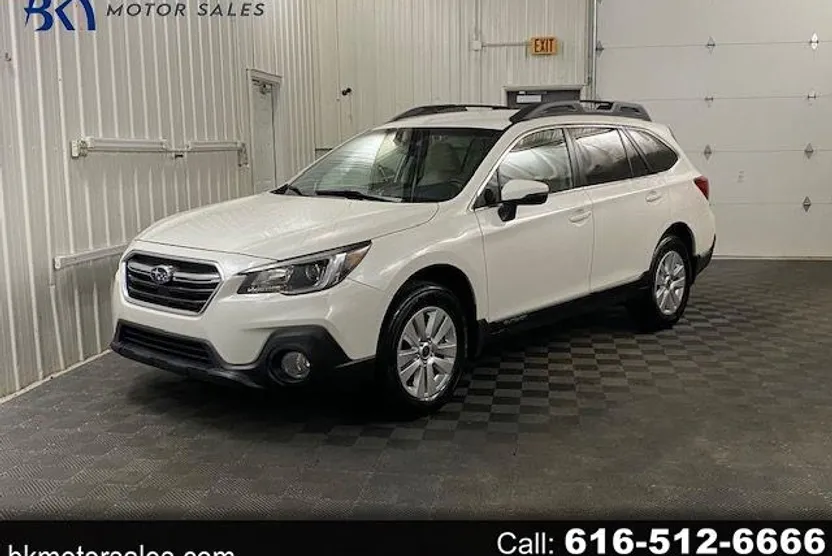 2018 Subaru Outback 2.5i Premium photo 1
