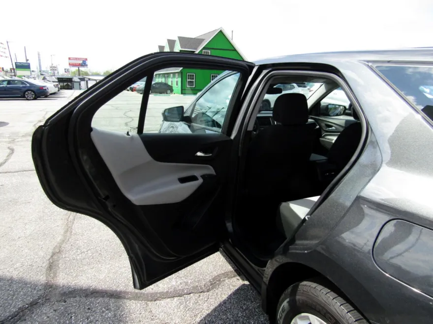 2020 Chevrolet Equinox LS photo 17