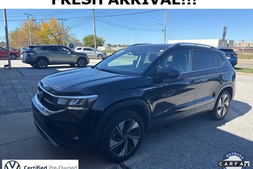 2024 Volkswagen Taos SE photo 1