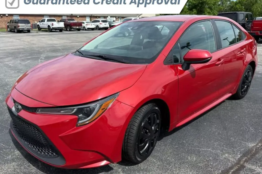 2021 Toyota Corolla LE photo 1