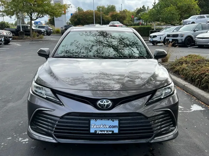 2021 Toyota Camry LE photo 1