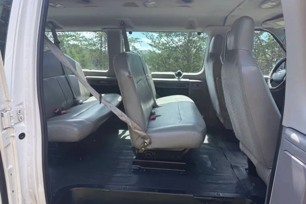 2013 Ford E-350 photo 1