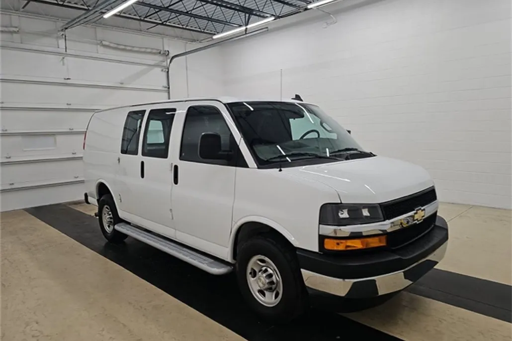 2023 Chevrolet Express 2500 Van Cargo photo 1