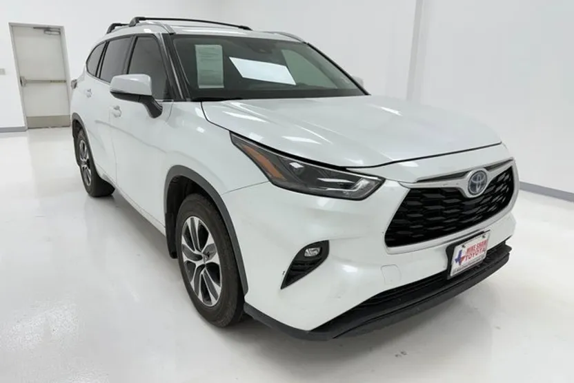 2022 Toyota Highlander Hybrid XLE photo 1
