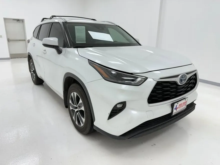 2022 Toyota Highlander Hybrid XLE photo 1