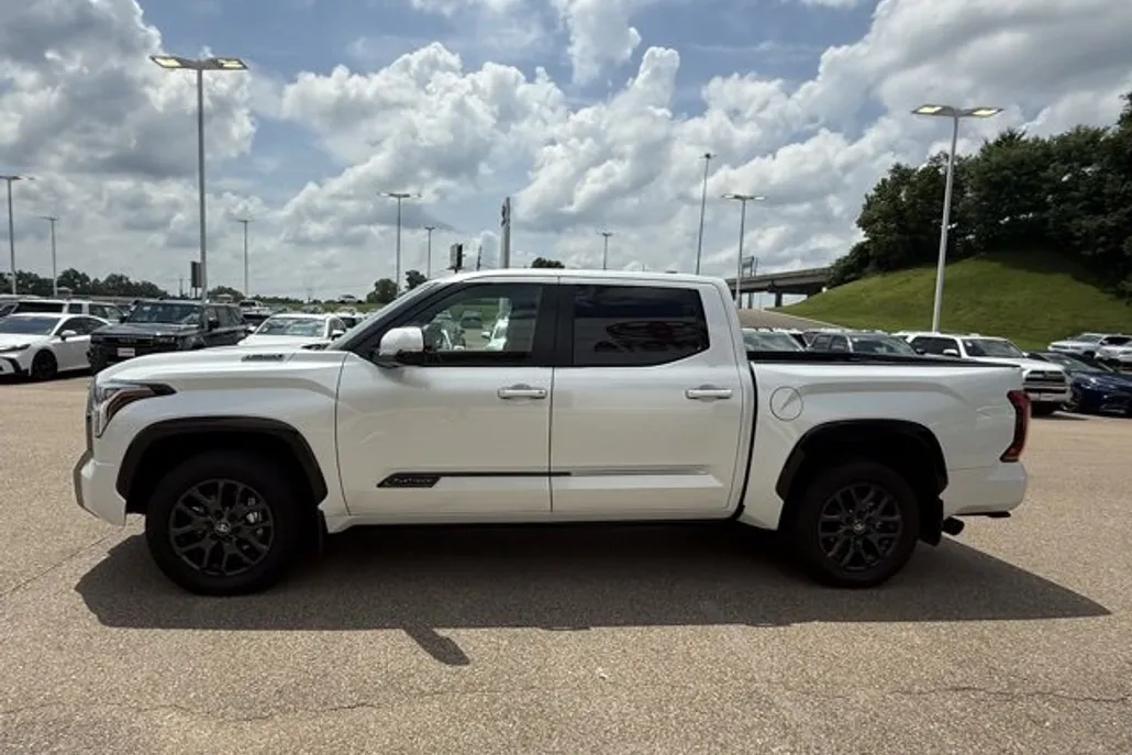 2025 Toyota Tundra Platinum CrewMax photo 1