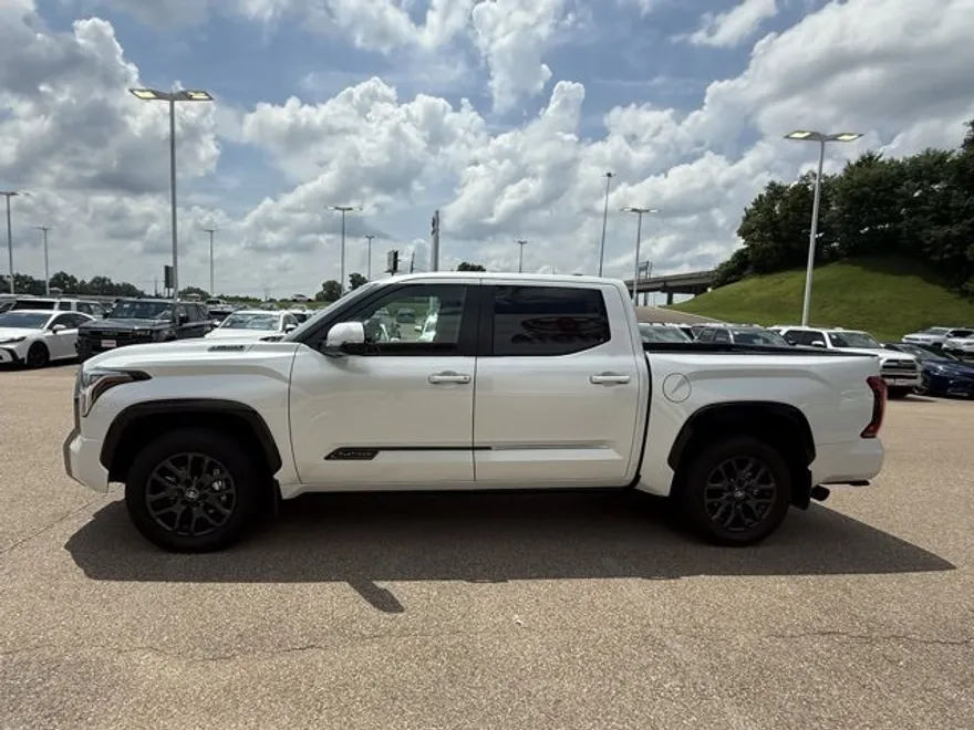2025 Toyota Tundra Platinum CrewMax photo 1