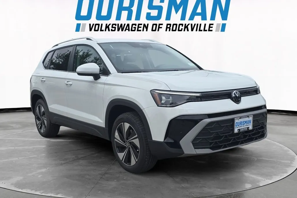 2025 Volkswagen Taos SE photo 1