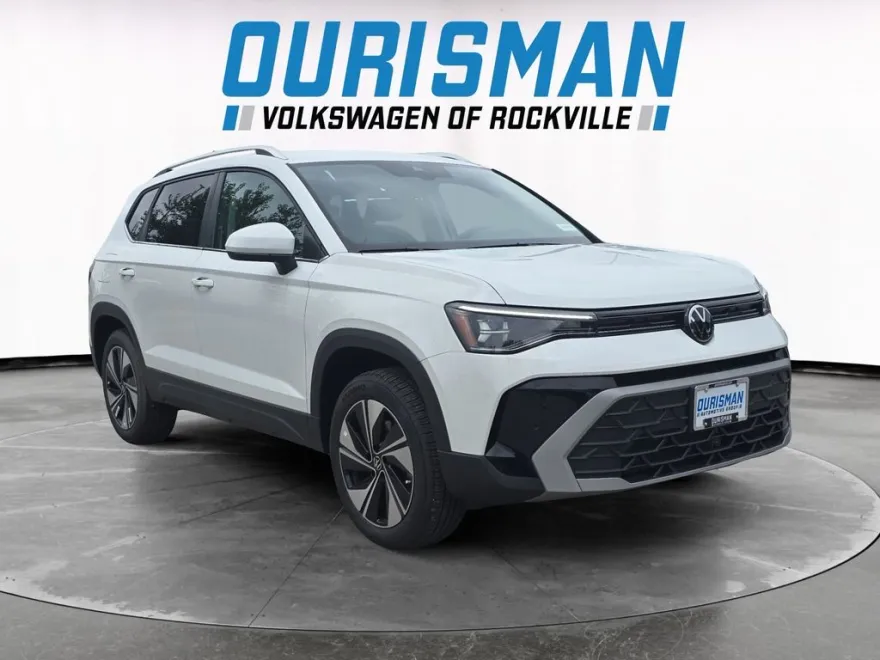 2025 Volkswagen Taos SE photo 1