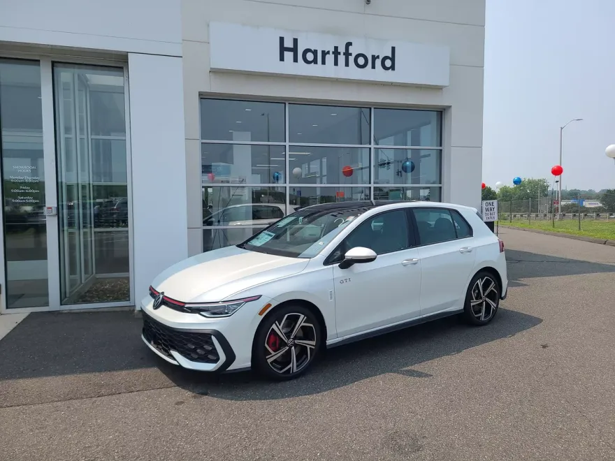 2025 Volkswagen Golf GTI SE photo 1
