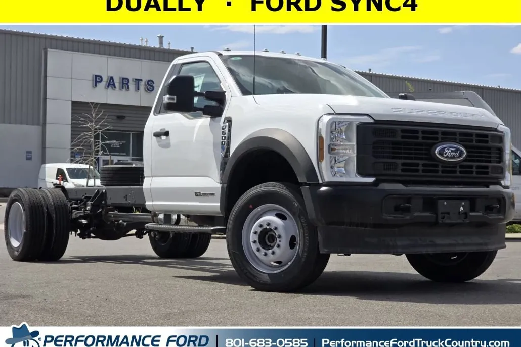 2024 Ford F-600 photo 1
