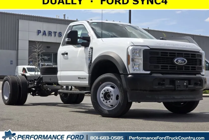 2024 Ford F-600 photo 1