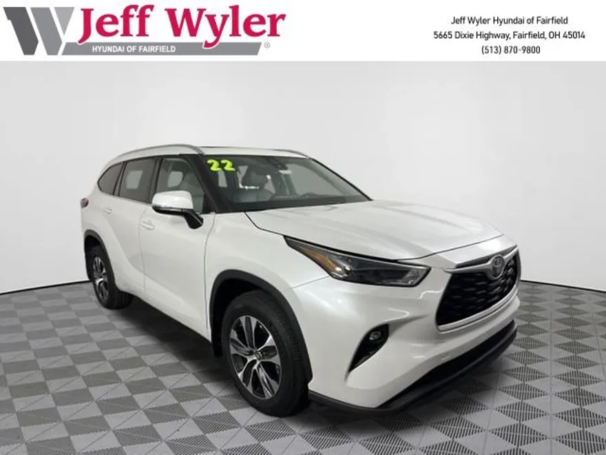 2022 Toyota Highlander XLE photo 1