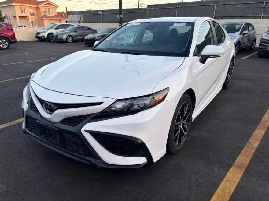 2024 Toyota Camry SE photo 1