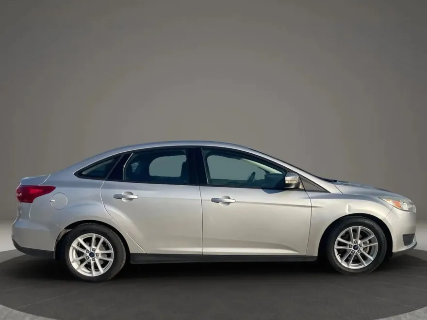 2015 Ford Focus Sedan photo 1