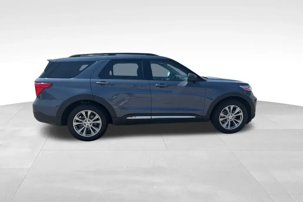 2021 Ford Explorer XLT photo 1