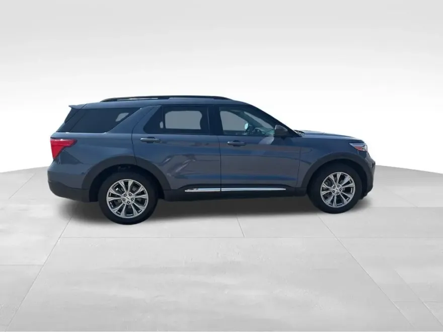 2021 Ford Explorer XLT photo 1