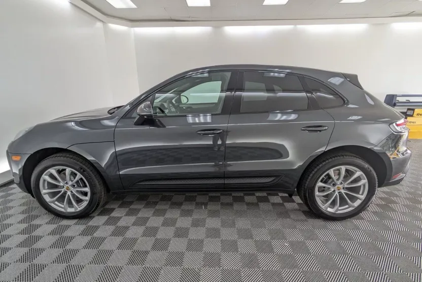 2026 Porsche Macan T photo 1