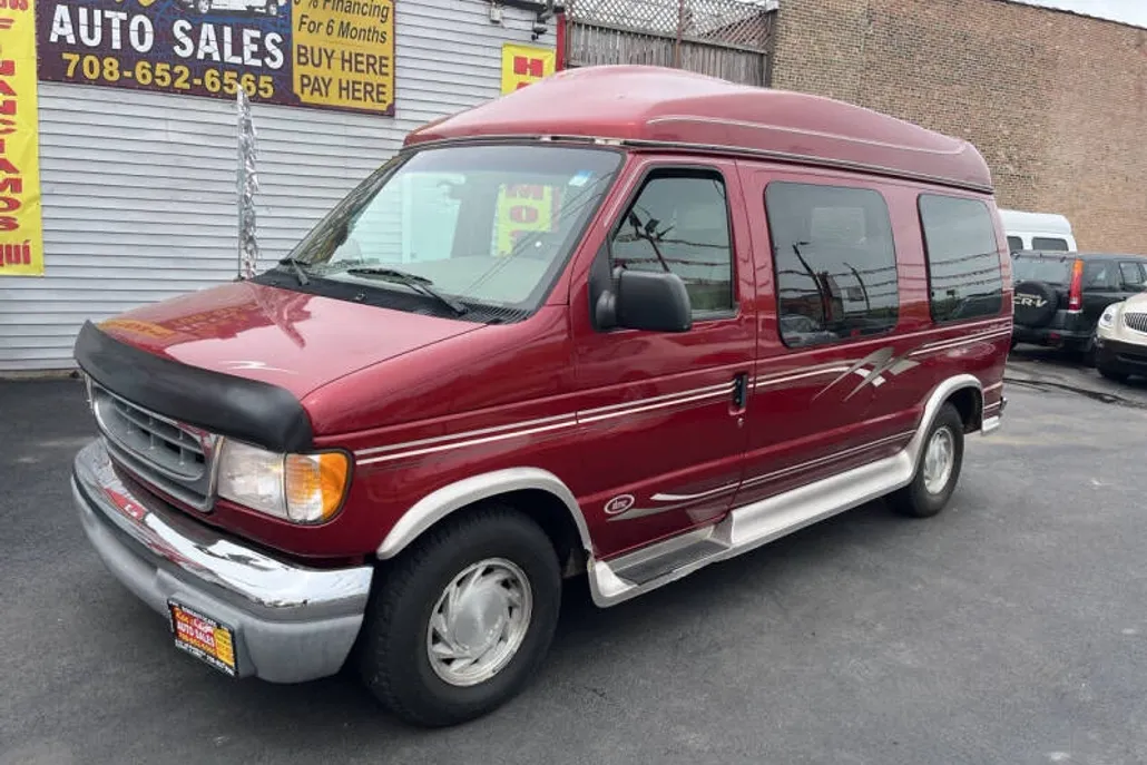 2000 Ford E-150 photo 1
