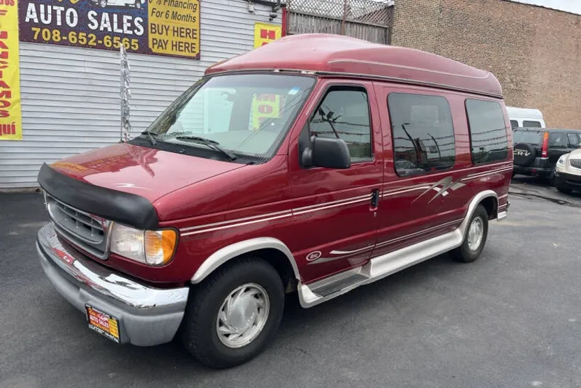 2000 Ford E-150 photo 1